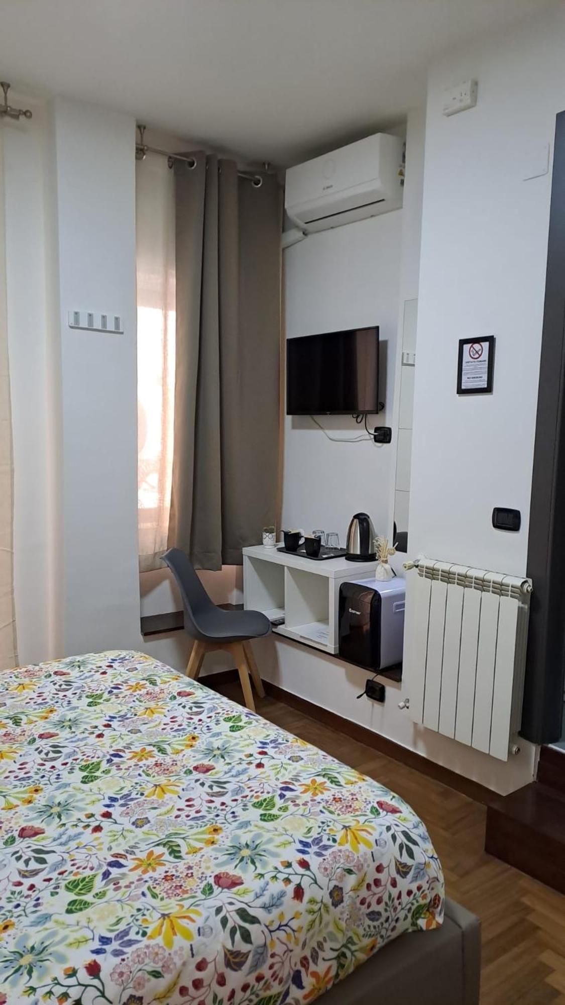 Royal Poerio Hotel Наполи Екстериор снимка