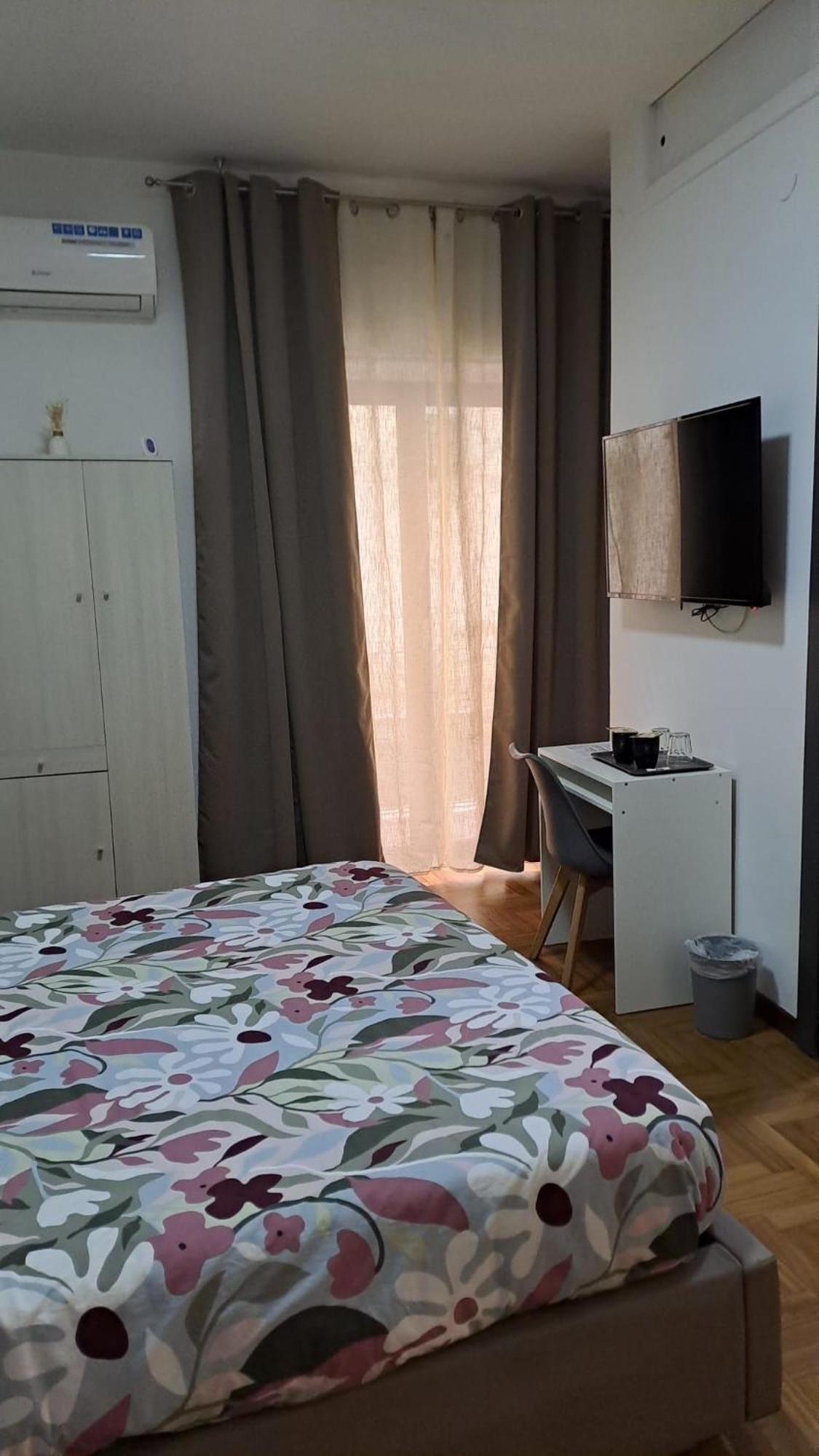 Royal Poerio Hotel Наполи Екстериор снимка