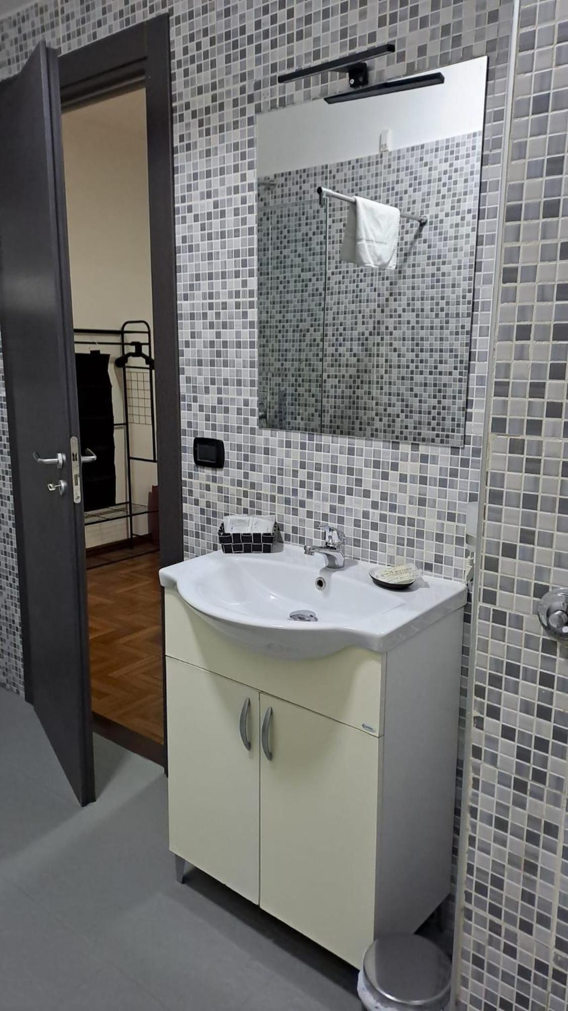 Royal Poerio Hotel Наполи Екстериор снимка