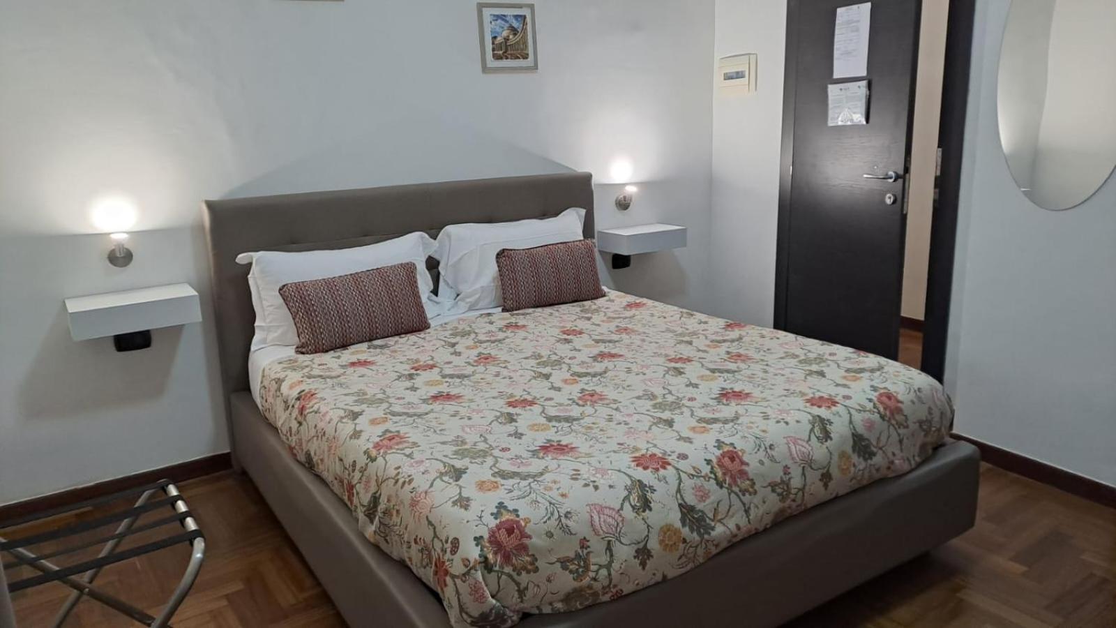 Royal Poerio Hotel Наполи Екстериор снимка