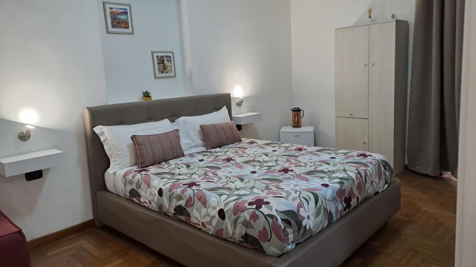 Royal Poerio Hotel Наполи Екстериор снимка